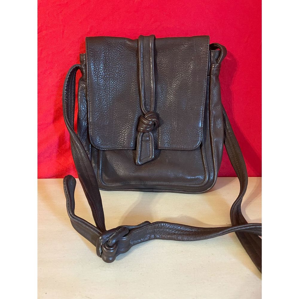Vintage 90’s Kenneth Cole brown leather crossbody